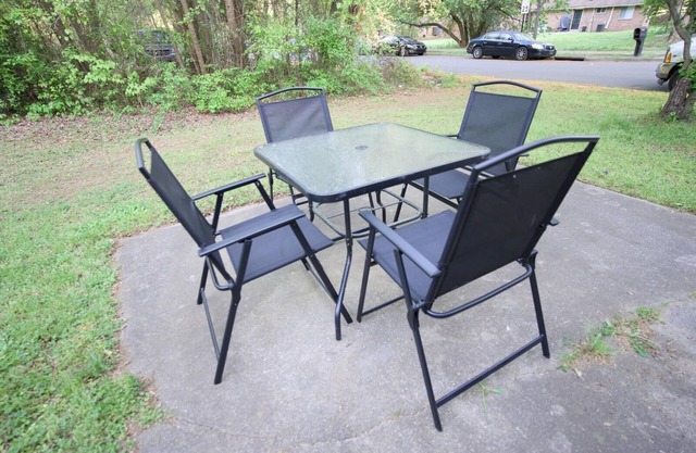 Modern 2BR, Fast Wi-Fi, Near RDU Airport.