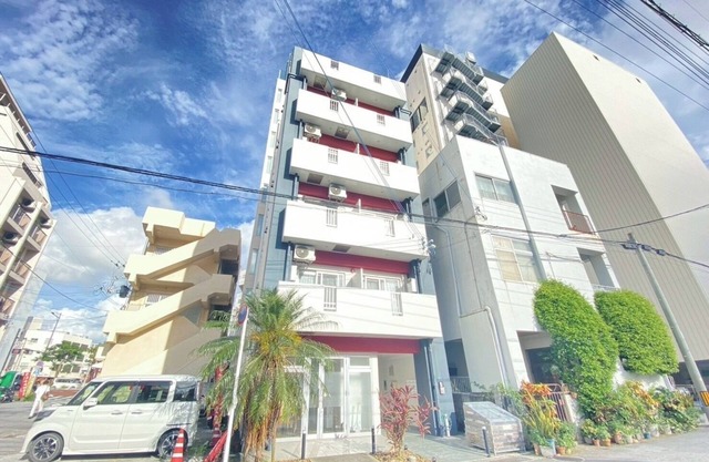 9 minutes walk from Miebashi Station Within walk/Naha Okinawa