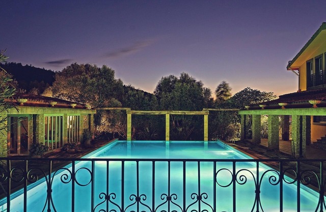 9 suites, piscine, tennis, football, billard