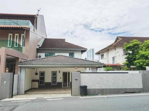 90 Home4Stay 2storeySemi-D gurney&beach Shopping local food