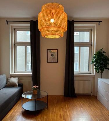 90 m2 Stylish Apartment with Free Parking