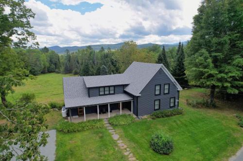 9FR Renovated home with beautiful views, large yard, dogs welcome!