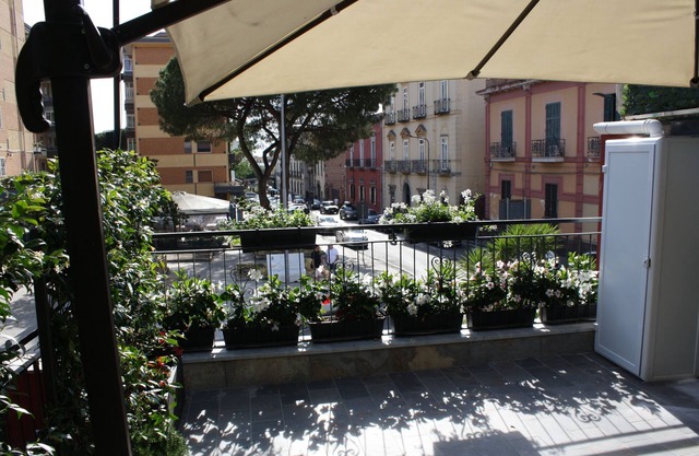 A 10-minute train ride from the center of Naples, quiet and central