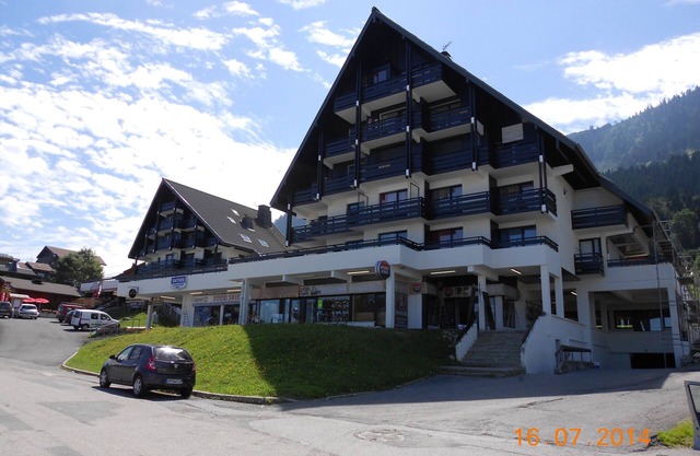 A 12 km d'EVIAN appt calme avec balcon sud au centre stat de Thollon