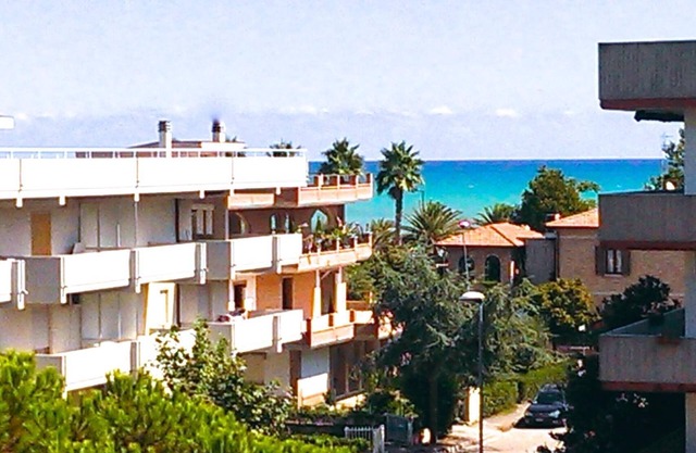 Appartement avec vue sur la mer à 100 m de la plage et à 200 m de la zone piétonne