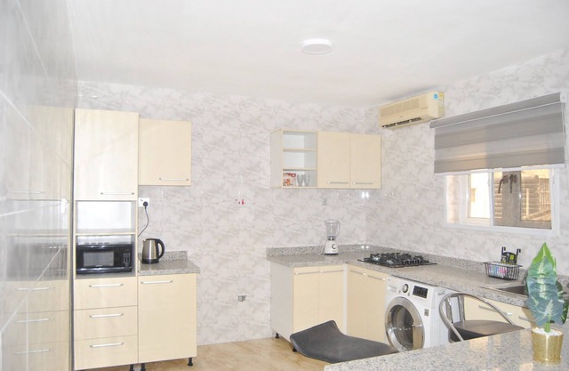 A 1bedroom luxurious apartment in a serene environment and well furnished.