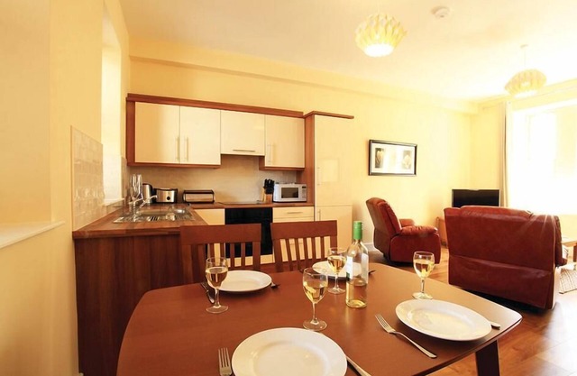 Un appartement de 2 chambres pouvant accueillir 4 personnes dans 2 chambres