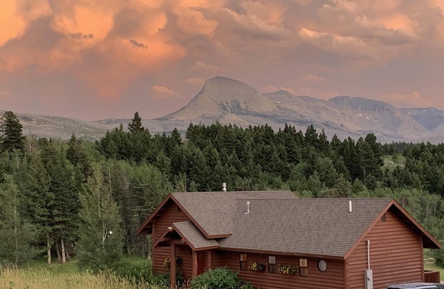 Un chalet de 2 chambres avec une vue imprenable sur le parc national des Glaciers