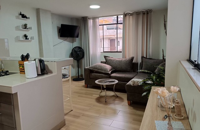 A 20 min del aeropuerto, comodo Loft con cocina americana