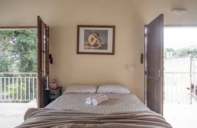 A 5 Minutos do Centro Histórico de Paraty. Casa Para Família c/ rio Particular.!