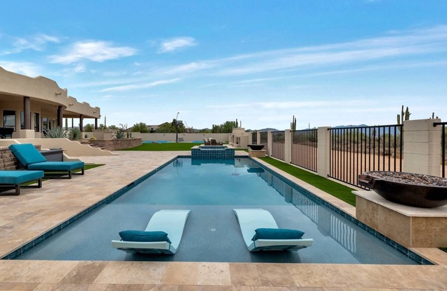 Casa Verde: 4 BR, 3 BA House in Scottsdale, Sleeps 10