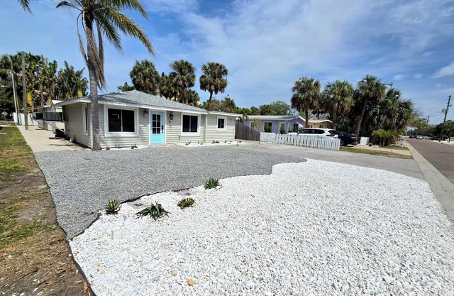 Beachy Keen Cottages! À quelques pas de la plage Indian Rocks!