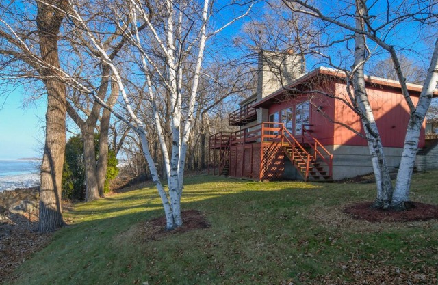 A beautiful bayside cottage perfect for family stays!