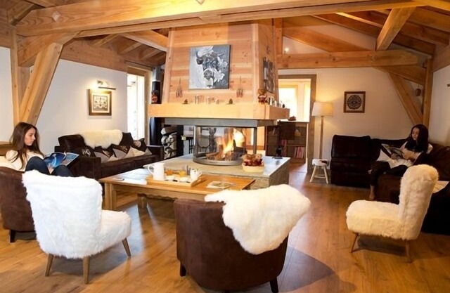 A beautiful chalet for 14 people located in the city center of Praz-sur-Arly