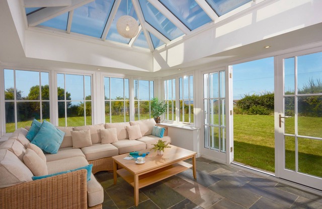 Une belle maison de vacances acceptant les chiens avec une vue magnifique sur deux côtes