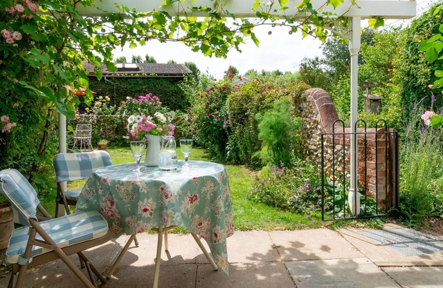 Romney, a cosy Victorian cottage in a picturesque Suffolk village
