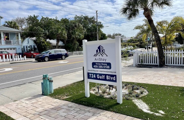 A Beautiful Oceanfront View home in Clearwater Beach - Pool Heating Avail
