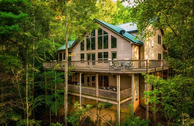 A beautiful, peaceful Smoky Mountain retreat with views. Sleeps 14.