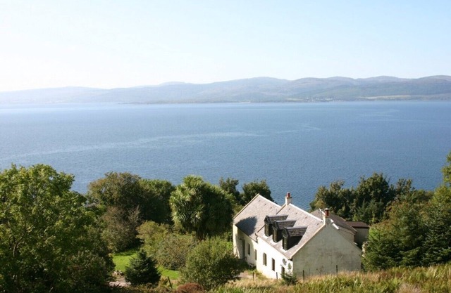 A beautifully and remote farmhouse in an outstanding sea view location