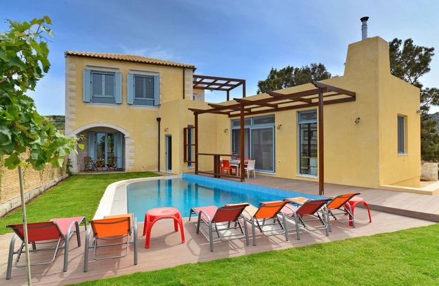 Une belle villa avec piscine privée, à seulement 30m de la plage de sable