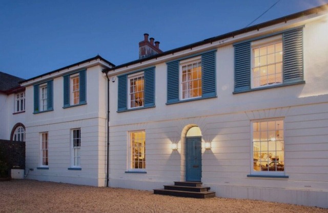 A beautifully decorated, beachfront, Georgian rectory in lovely Instow, N. Devon