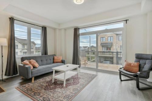 A Brand New 4BR Townhouse in Thorold Retreat