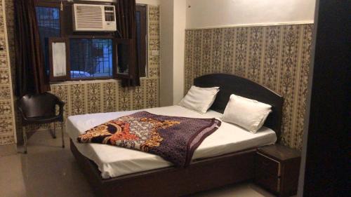 A budget hotel sheeva palace near tulshi chowk