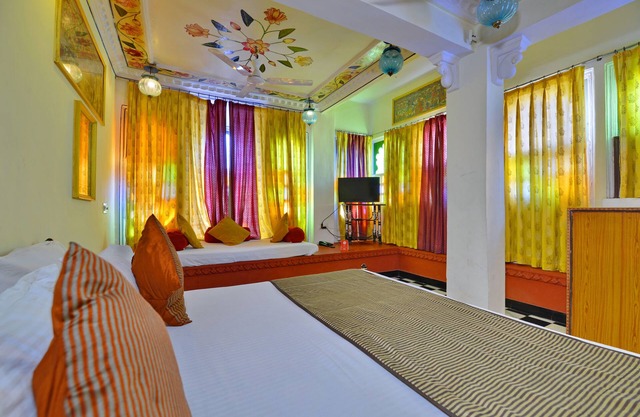 C. chambre avec piscine (cool, chill, relax)