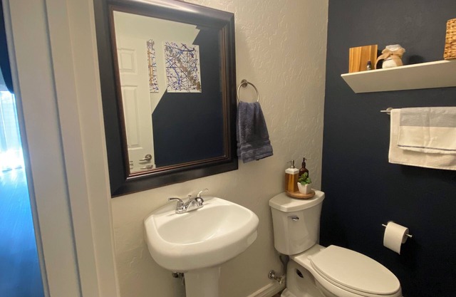 A Charmin Desert Oasis 3-bedroom house with WiFi, AC in wonderful Las Vegas