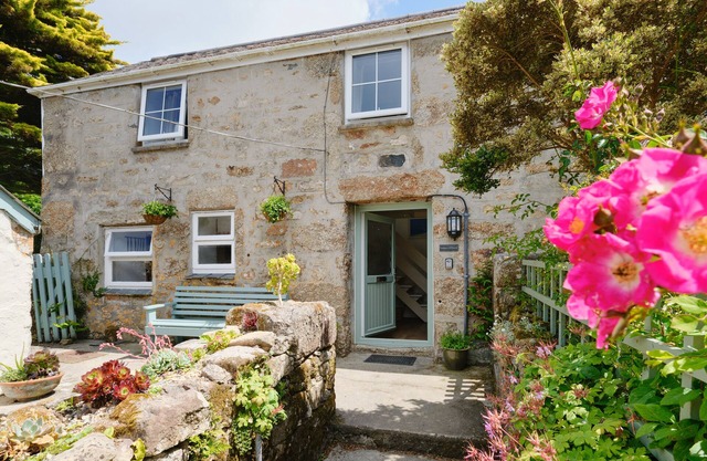 A charming and spacious cottage in rural St Ives