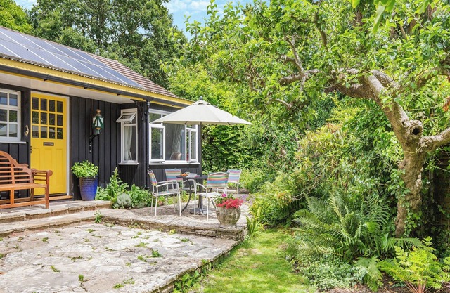 2 bedroom accommodation in Dorchester