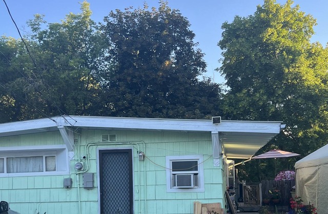 A Cheerful 1 and half house located in Missoula Montana.
