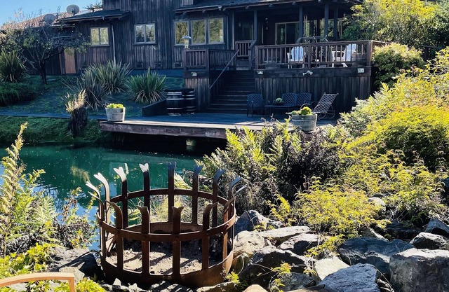 A coastal lodge for all seasons!