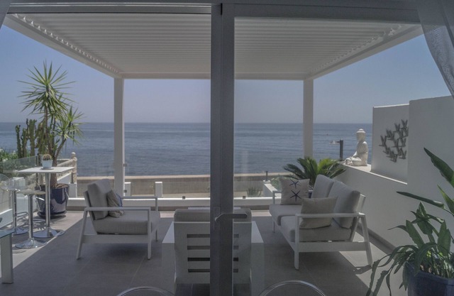 Une maison contemporaine en bord de mer à Bahia Dorada, Estepona