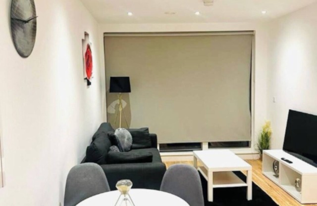A Cosy 2bedroom Apartment With River View