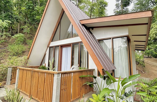 A cozy cabin in a hidden paradise in the South - just few steps from the beach!
