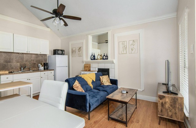 A COZY home in south Houston