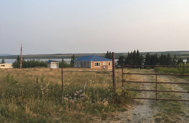 A cozy house with beautiful views minute’s from Glacier National Park.