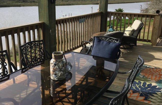 A Day on the Bay Lodging on Caney Creek in Sargent Texas
