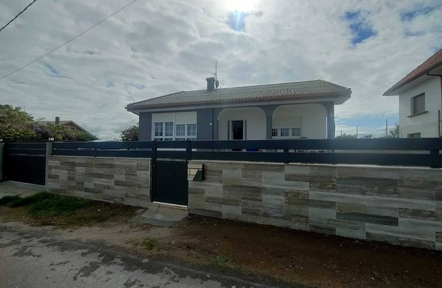 Un jardin de rêve, véranda, barbecue, vue sur la mer et près de la plage.