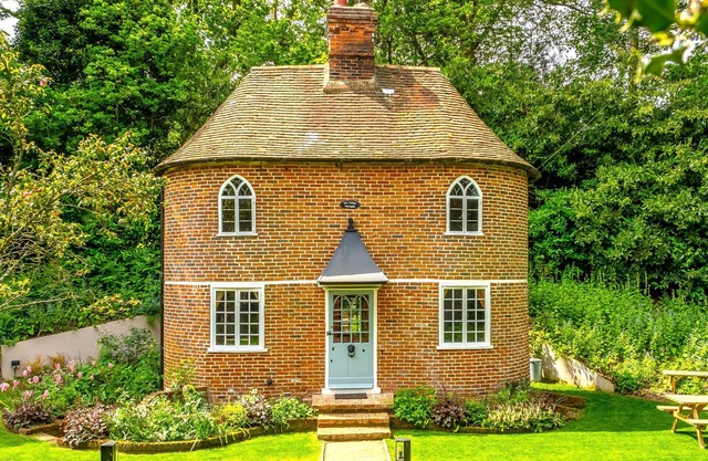 A fairy-tale luxurious cottage - The Tea Caddy