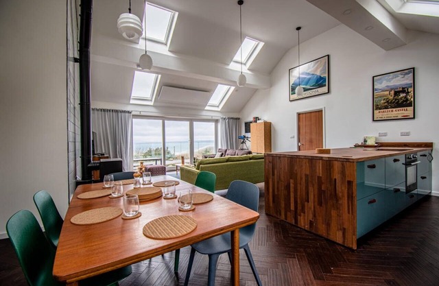 A Family + Friends size house with 180 degree sea and mountain views.