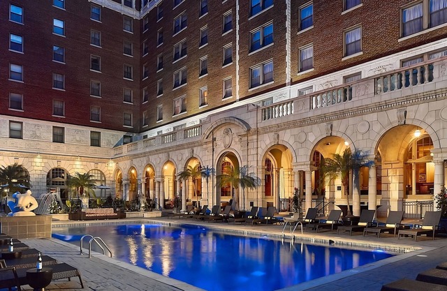 A Few Minutes Walk from World Chess Hall of Fame! 3 Convenient Spaces, Pool!