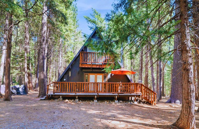 A-Frame Cabin w/ Hot Tub near Mount Lassen Park