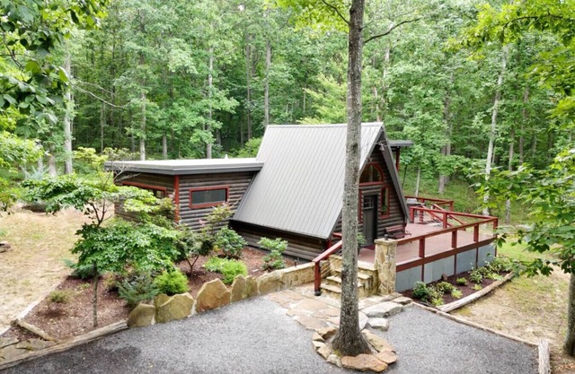 Wolf & Bears! A-Frame w/ Sauna @ Little River Canyon
