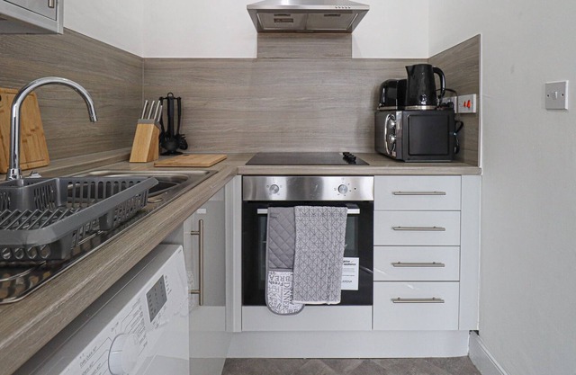A fully equipped flat in a residential area not far from Glasgow Airport and M8 Motorway.