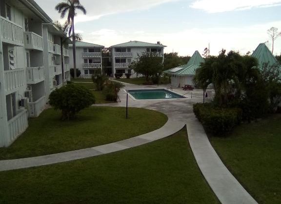 A Gated One bedroom apartment, five minutes away from beach,