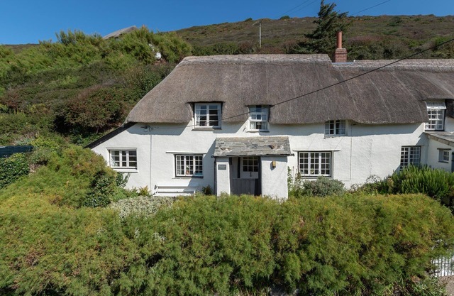Pa's Cottage, une magnifique chaumière de 400 ans à 60m de la plage