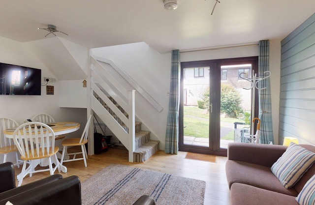 35 Strawberry Hill, Tolroy Manor