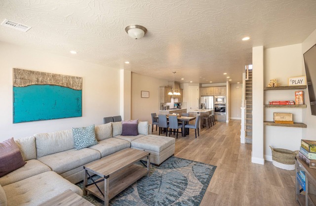 A Green Escape at The Ledges Golf Club ***Pet Friendly & Amenities Included!